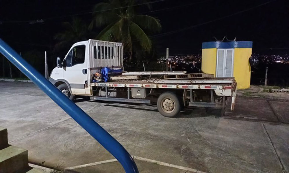 Santo Antônio de Jesus: PRF apreende 166 kg de cocaína escondidos em compartimento falso de caminhão
