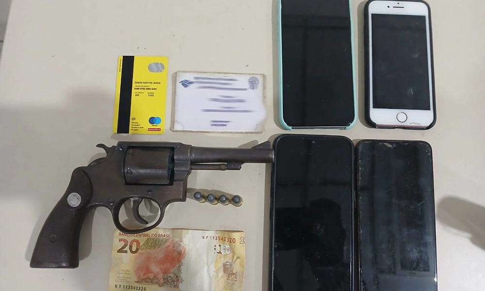 PM apreende arma de fogo e prende suspeitos de homicídio em Barra do Choça