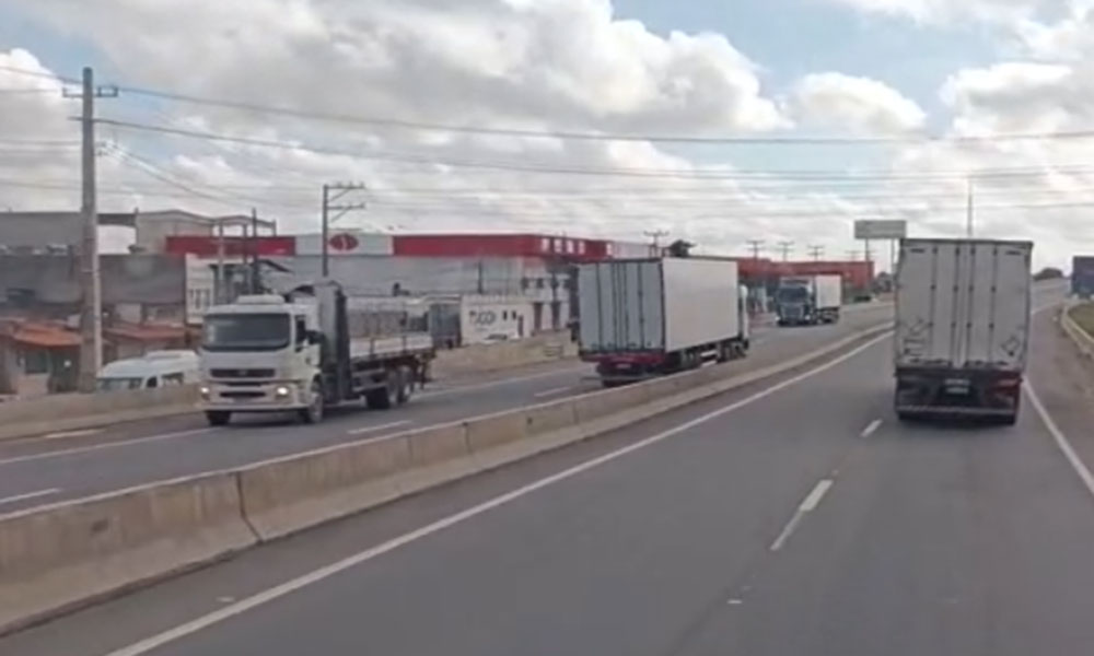 PRF prende motorista que trafegava na contramão na BR 116, em Feira de Santana
