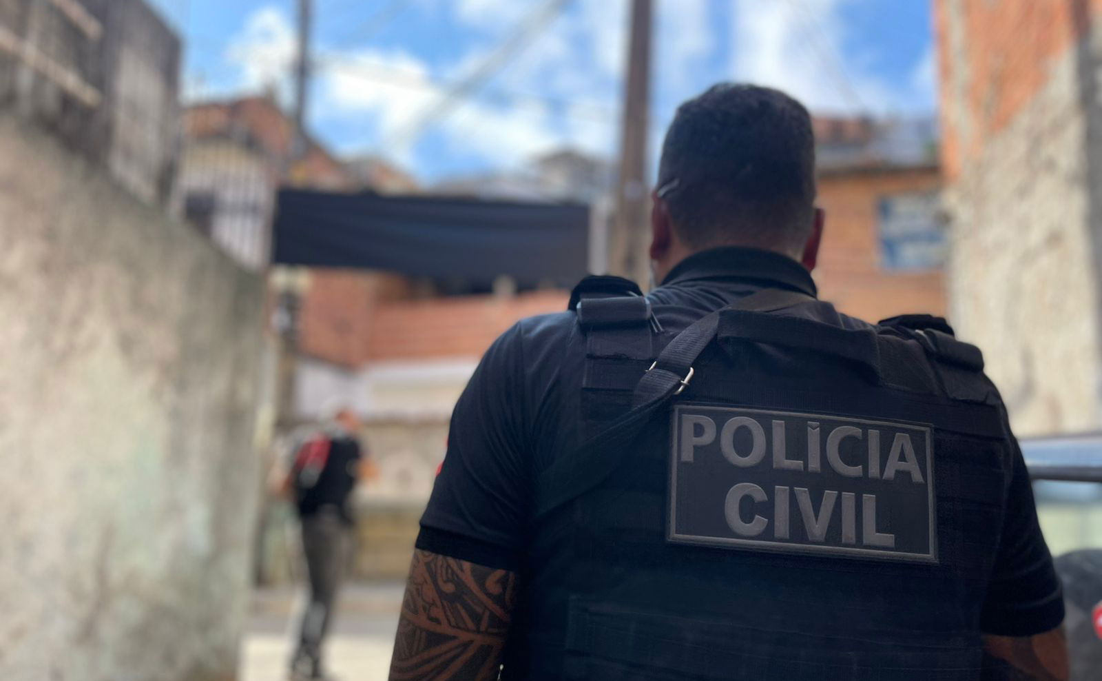 Polícia Civil cumpre mandado de suspeito de abusar da filha de 13 anos em Teixeira de Freitas
