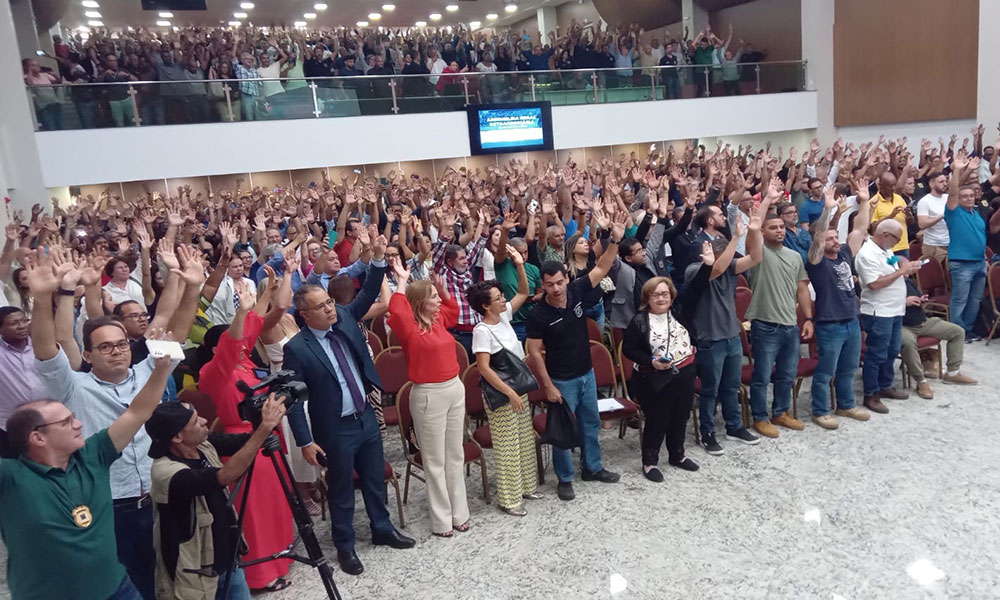 Em Assembleia, Polícias Civil e Técnica aprovam suspensão imediata das operações policiais na Bahia