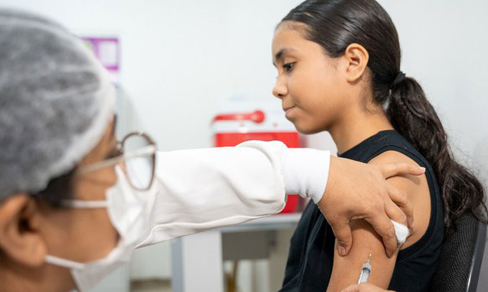 Ministério da Saúde lança estratégia para vacinar 3 milhões de jovens contra o HPV