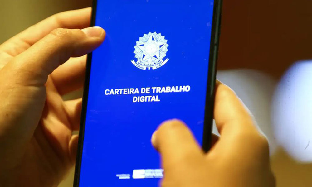 Brasil bate recorde de pessoas com trabalho e com carteira assinada em 2023