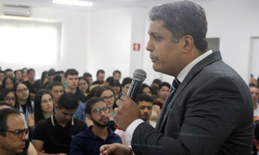 Universitários de Vitória da Conquista participam de palestra sobre Direito Eleitoral na FAINOR