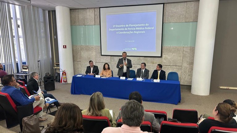 Número de pessoas que esperam por perícia médica caiu 46%, diz INSS