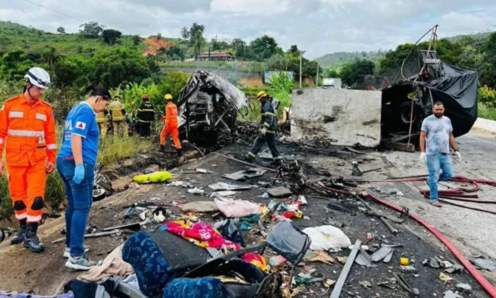 Governador da Bahia lamenta mortes ocorridas em acidente com ônibus em Minas Gerais