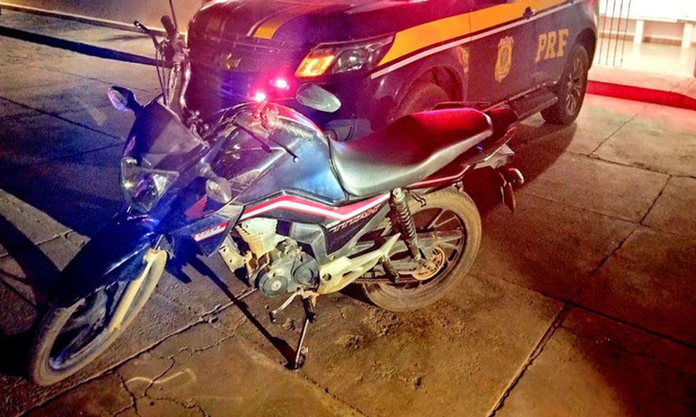 Motocicleta roubada no DF é recuperada pela PRF em Ibotirama