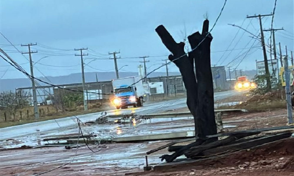 Temporal encerra estiagem e causa transtornos em Brumado
