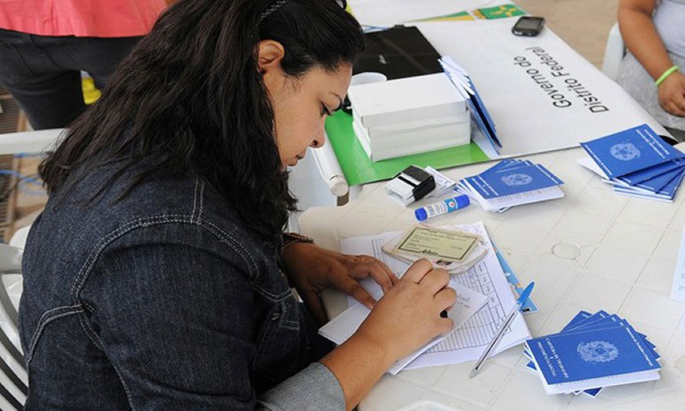 Desemprego no Brasil recua a 6,2%, o menor da série histórica iniciada em 2012