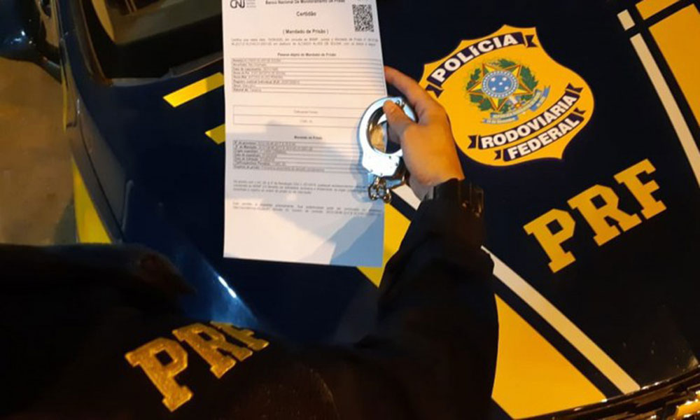 Chinês com mandado de prisão internacional é preso na BR-242, em Seabra