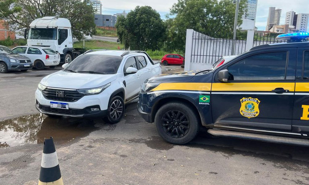 PRF recupera veículo furtado durante abordagem na BR-135, em Barreiras
