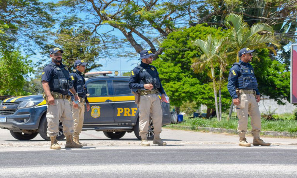 PRF reforça fiscalização na BR-116 durante Festa do Divino em Poções