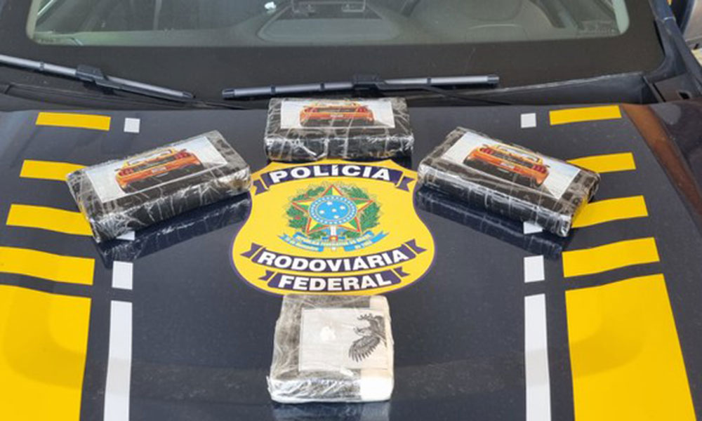Mulher é presa ao ser flagrada transportando quase 4 kg de cocaína na BR-116, em Vitória da Conquista