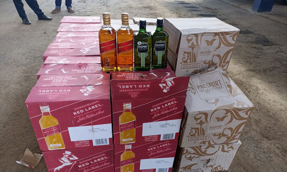 PRF apreende 456 litros de whisky sem documentação fiscal, em Feira de Santana