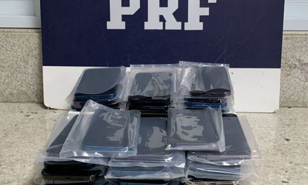 PRF apreende celulares e cigarros eletrônicos em Vitória da Conquista