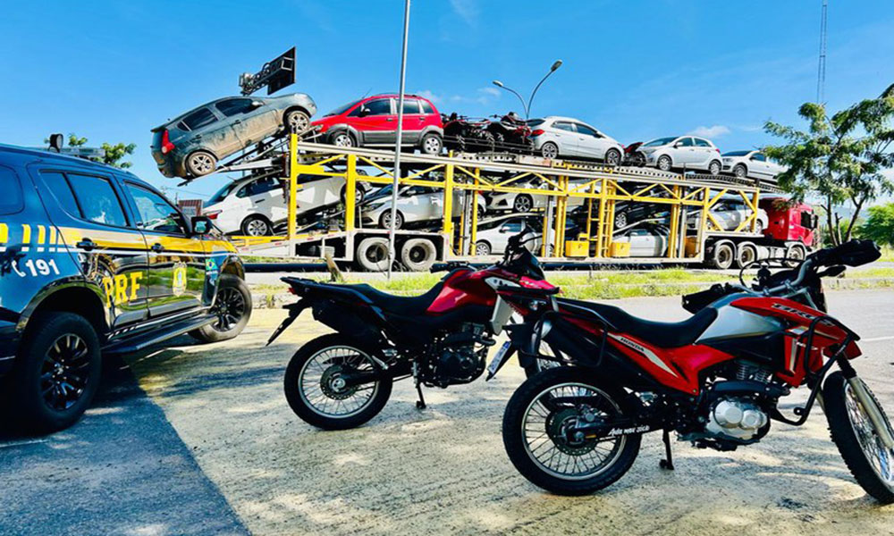 PRF recupera motocicletas furtadas transportadas em caminhão-cegonha durante abordagem em Jequié