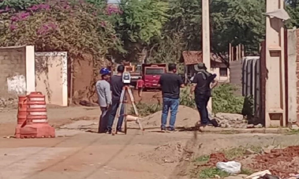 Prefeitura de Brumado mantém obra apesar de suspensão determinada pelo TCM-BA