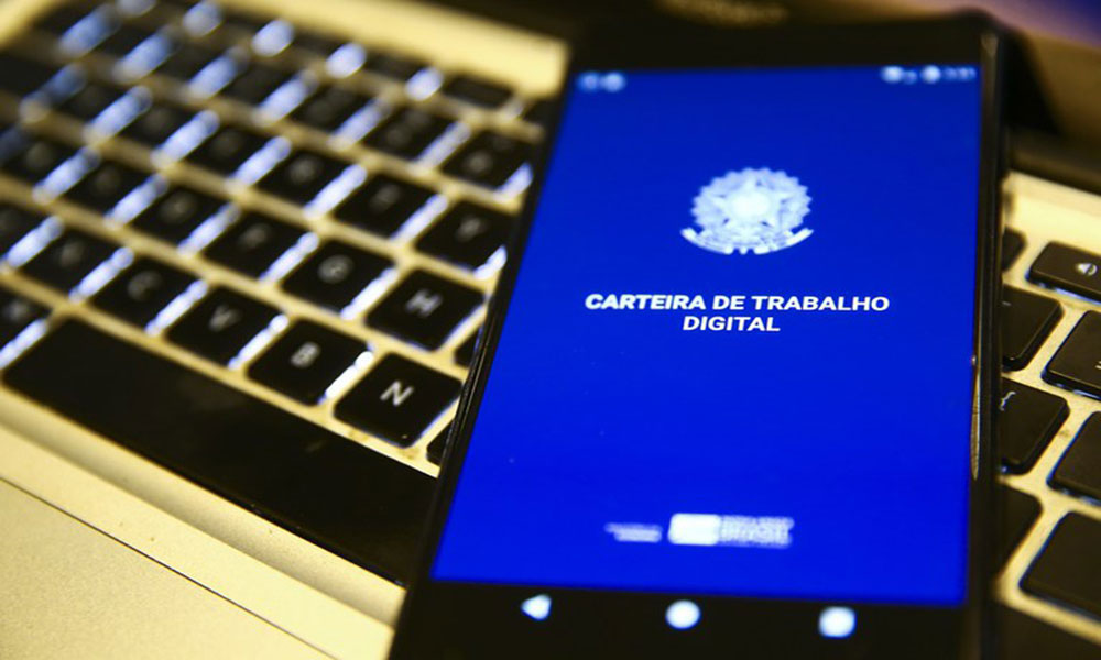 Brasil criou 2,2 milhões de empregos com carteira assinada em 15 meses