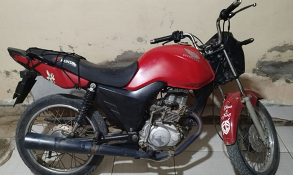 Motocicleta com indícios de adulteração é apreendida pela PM em Ribeirão do Largo