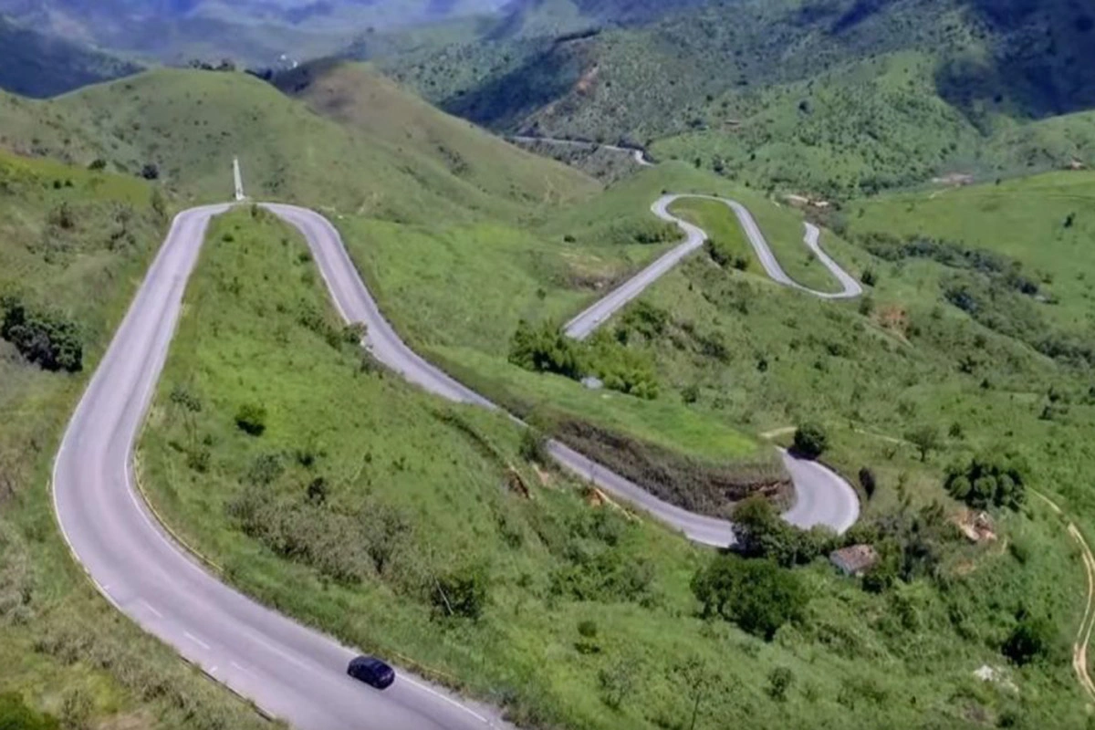 Cinco pessoas ficam feridas após carro colidir com cavalo na BA-263 entre Itambé e Vitória da Conquista