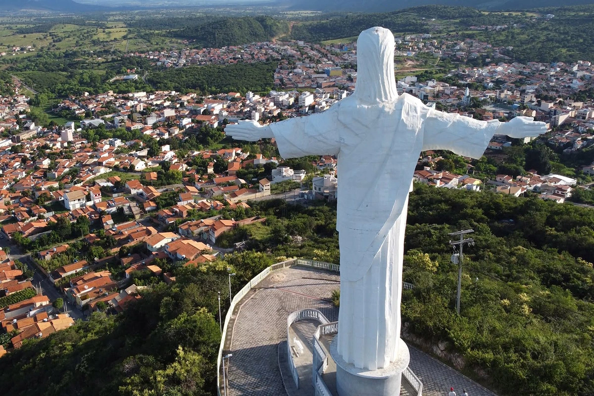 Homem é detido por suspeita de importunação sexual contra criança em Macaúbas