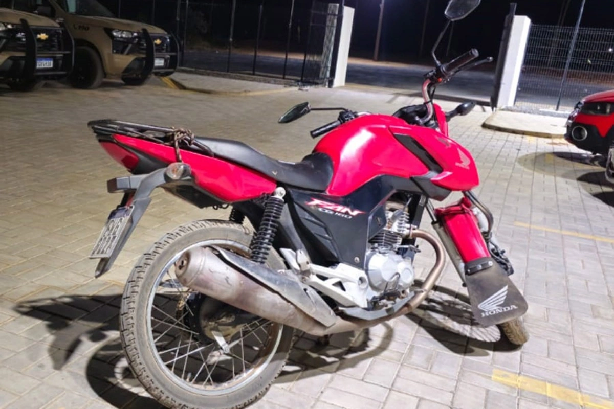 PM recupera motocicleta com restrição de roubo em Serra do Ramalho