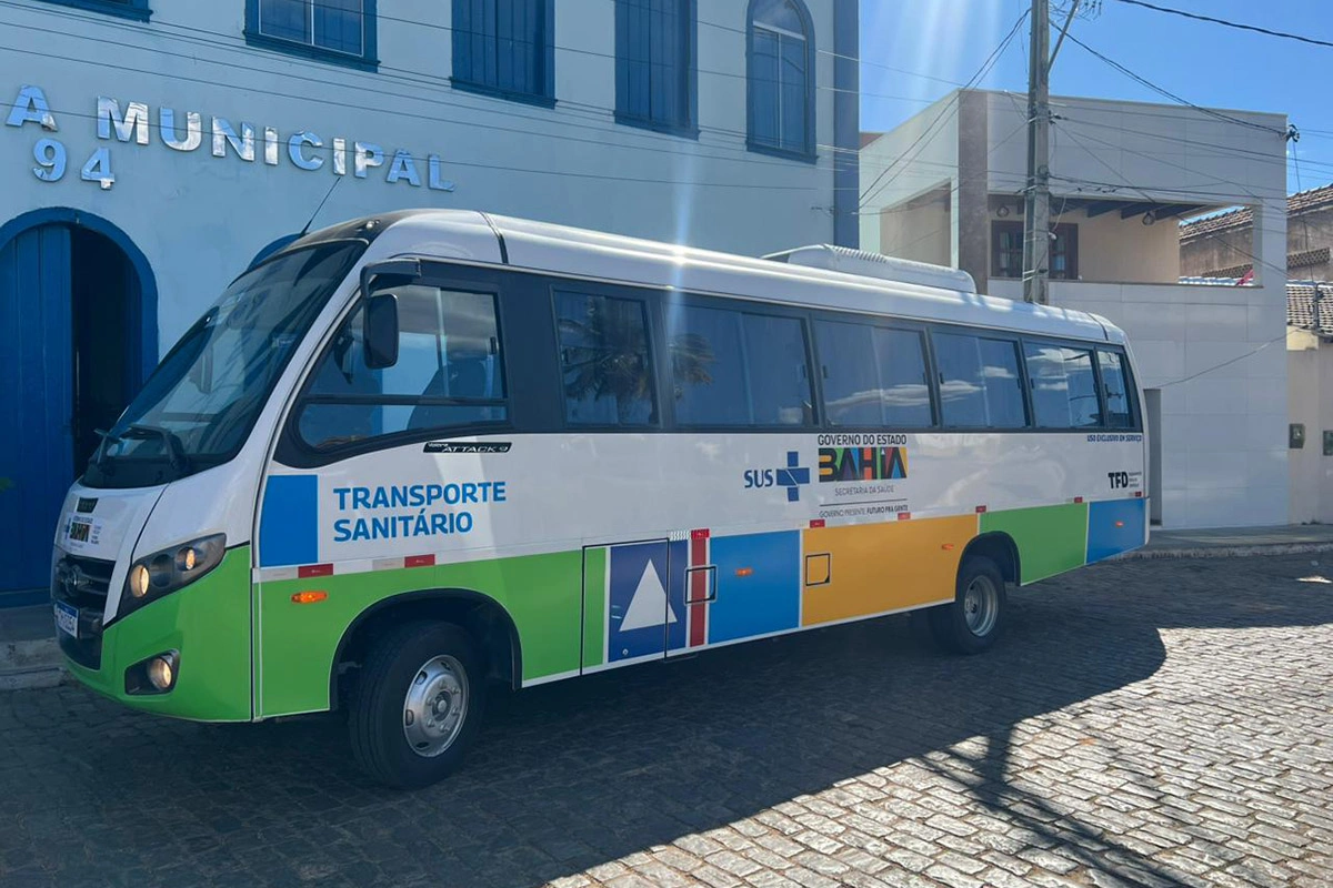 Saúde de Livramento recebe ambulância nova e micro-ônibus para transporte de pacientes de hemodiálise