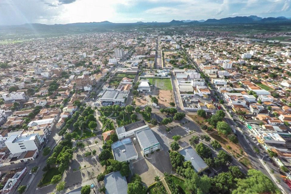 TCM aponta indícios de contratações temporárias irregulares em Guanambi