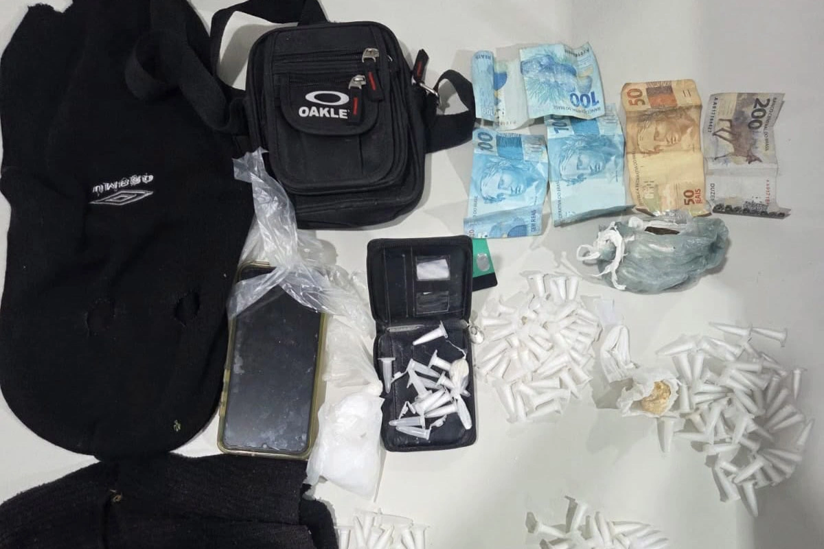 Dois homens são presos em flagrante por tráfico de drogas em Itororó
