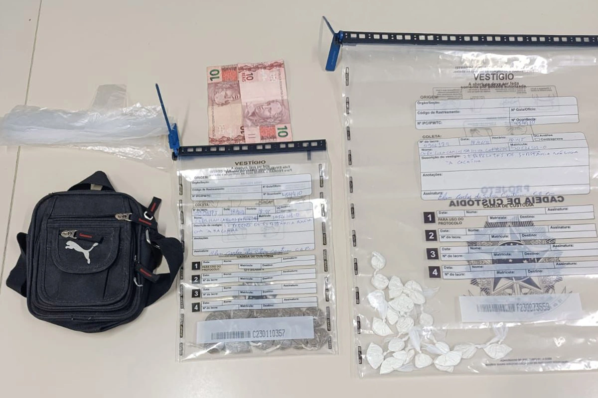 Suspeito é conduzido à delegacia após apreensão de drogas em Licínio de Almeida