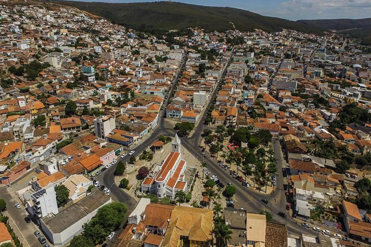 MP recomenda retirada de barracas irregulares em praça tombada no centro de Caetité