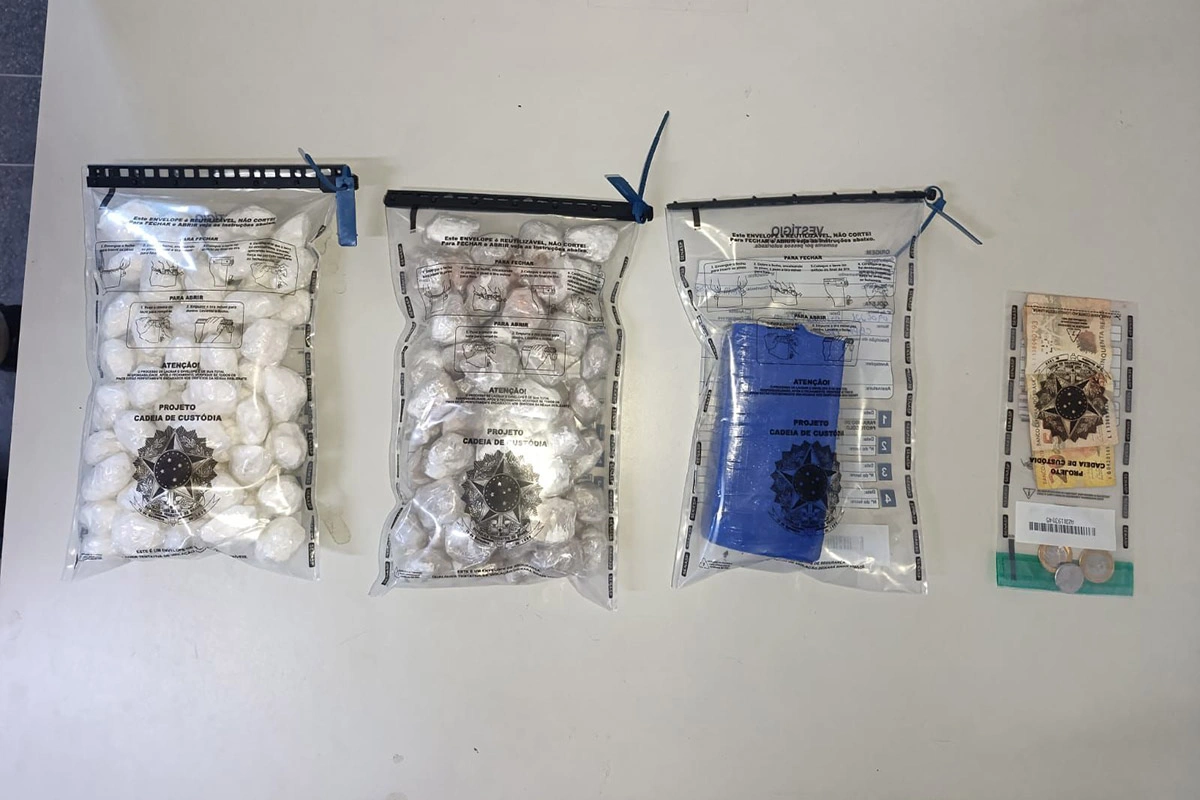 Rondesp apreende quase 2,3 quilos de drogas e conduz suspeito à delegacia em Guanambi