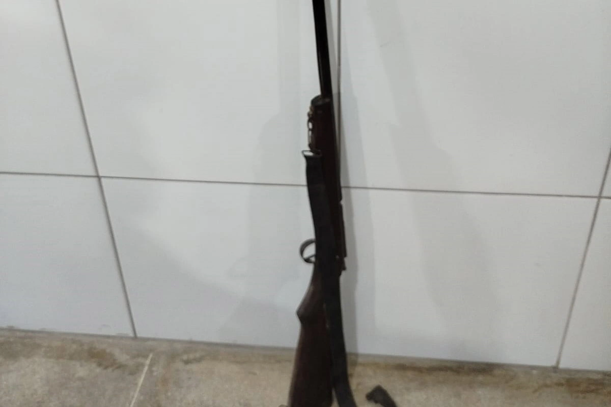 PM apreende arma de fogo após denúncia de ameaça contra mulher em Ribeirão do Largo