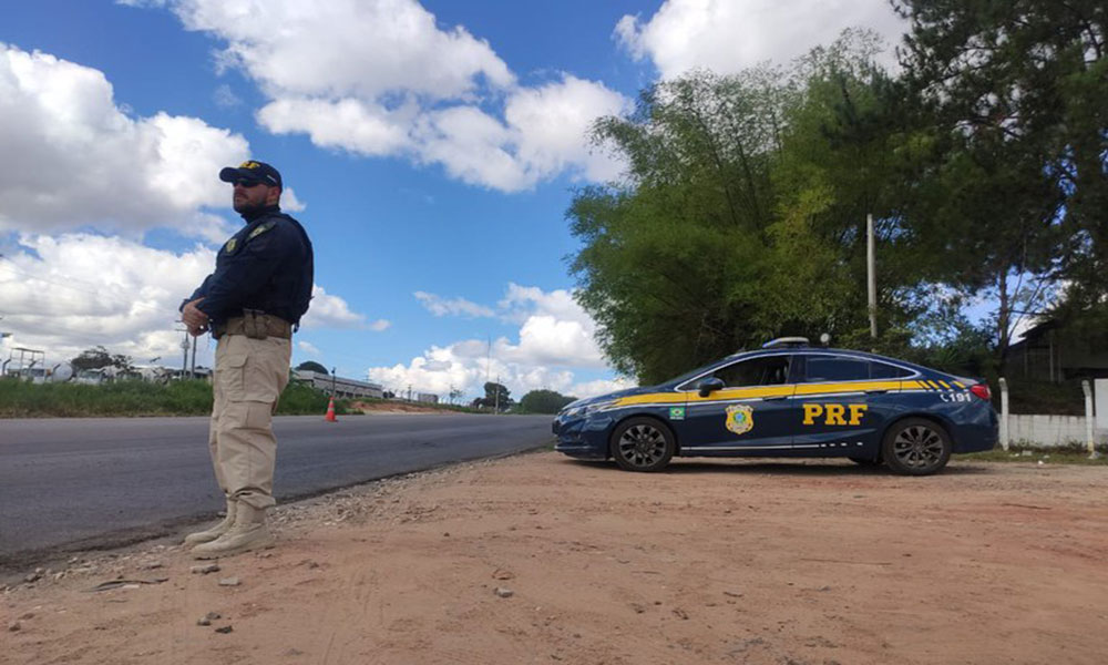 PRF localiza homem desaparecido que caminhava desorientado na BR-116, em Jaguaquara