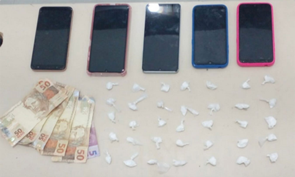 Polícia Militar prende duas mulheres por tráfico de drogas em Barra do Choça