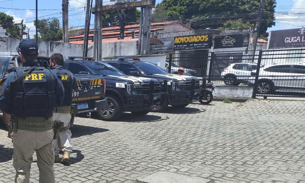 PRF prende quatro envolvidos em roubo de carga de alimentos na região de Euclides da Cunha