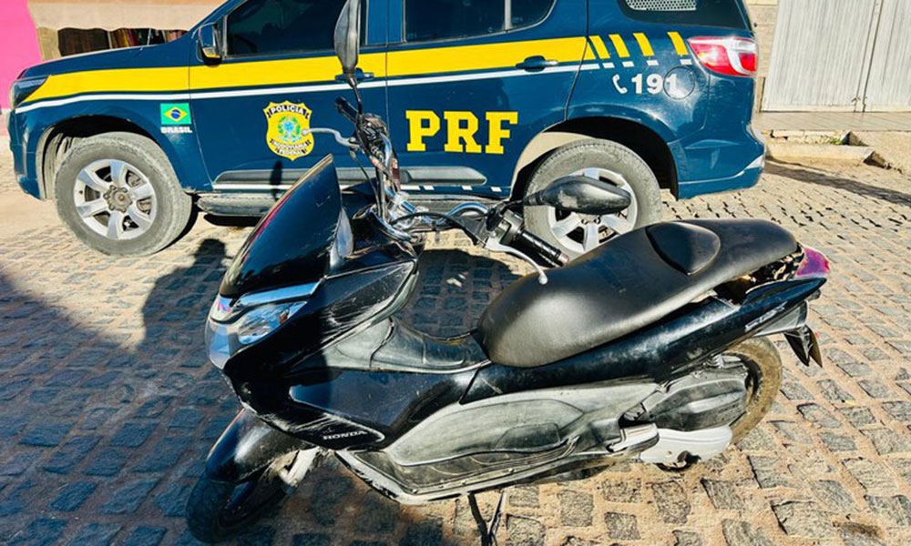 Motocicleta com registro de furto é recuperada pela PRF em Manoel Vitorino
