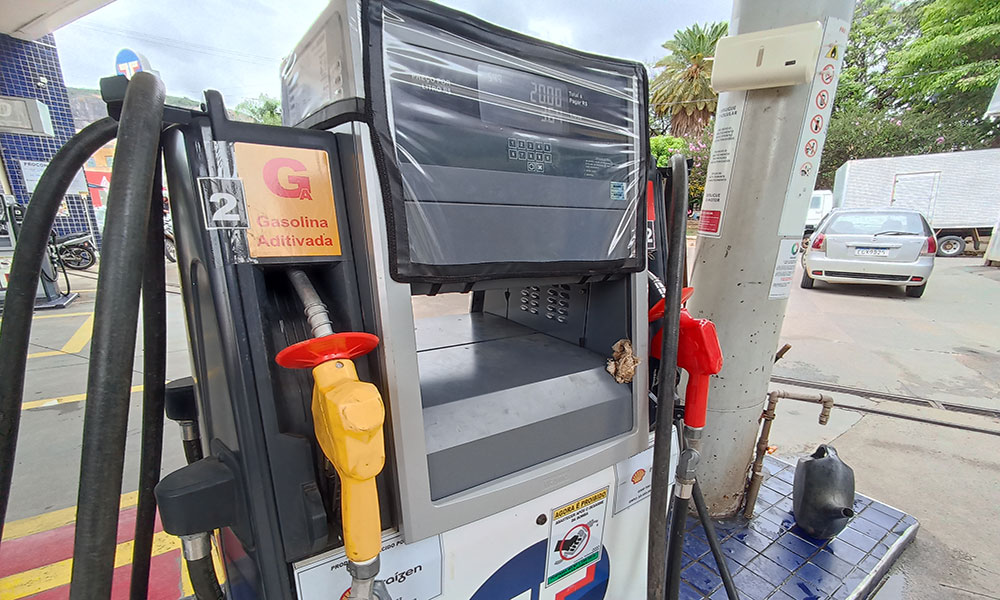 Petrobras anuncia redução no preço da gasolina para distribuidoras