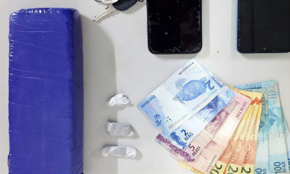 CIPE Sudoeste apreende drogas e conduz dois suspeitos à delegacia em Urandi