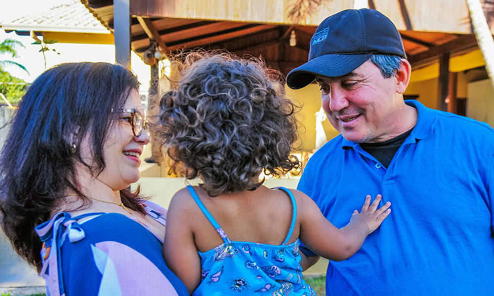 Em 12 anos, proporção de mulheres responsáveis por domicílios avança e se equipara à de homens, diz IBGE