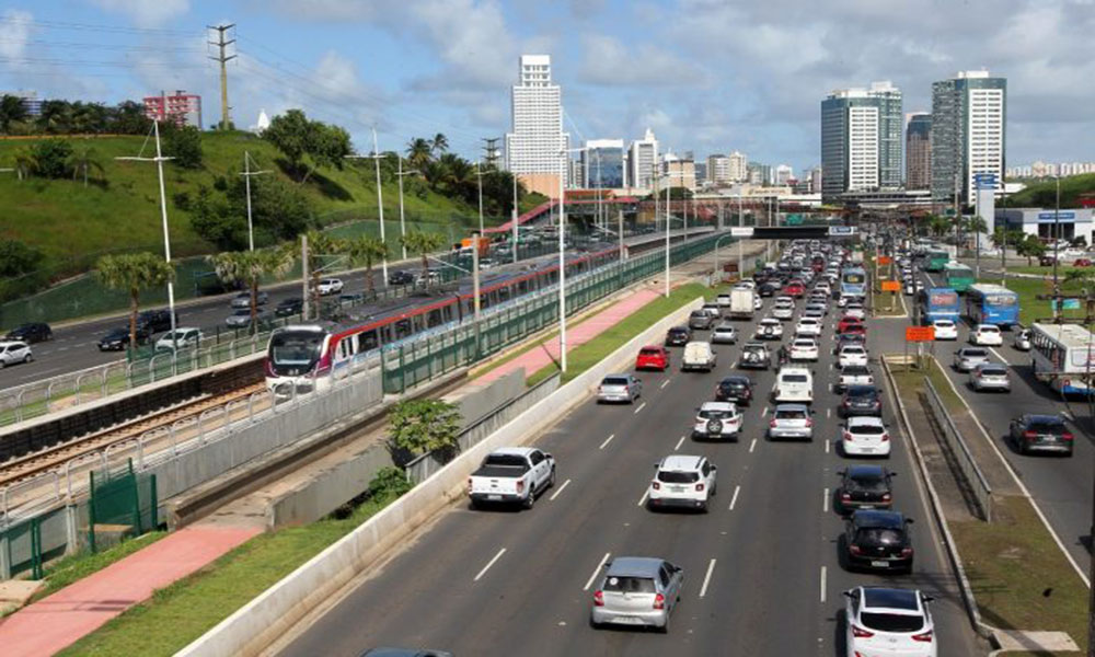 IPVA de veículos com placas de final 8 deve ser quitado até dia 31
