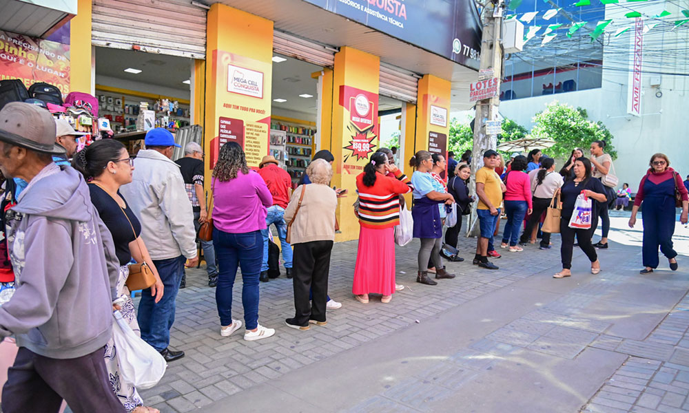 Procon notifica agência bancária por irregularidades no atendimento em Vitória da Conquista