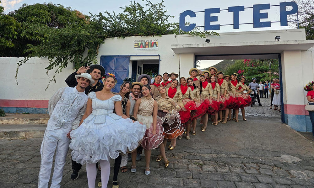 Feira literária valoriza cultura regional e amplia protagonismo estudantil em Macaúbas