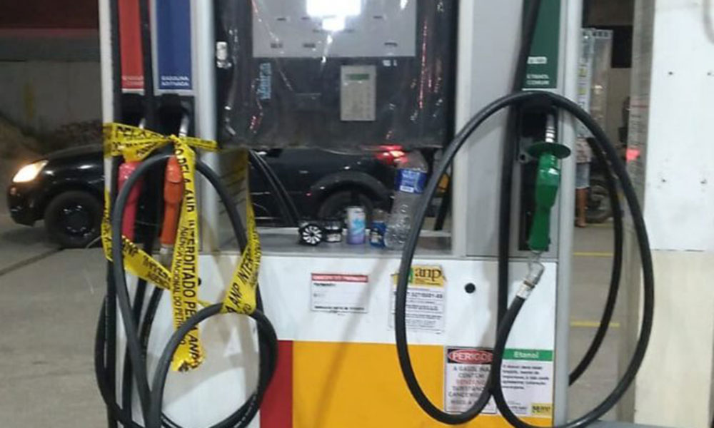 Posto Legal identifica gasolina adulterada em posto de Feira de Santana