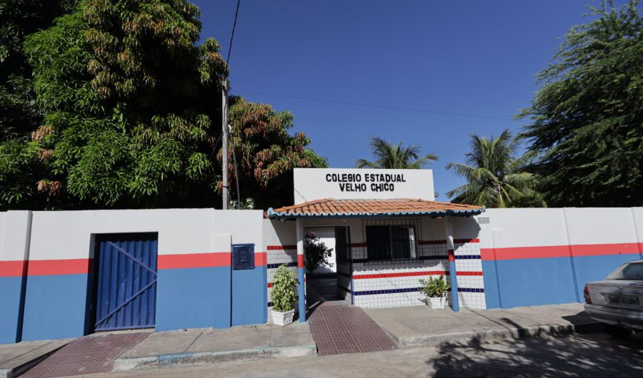 Governador da Bahia realiza entrega de colégio estadual e outros investimentos em Carinhanha