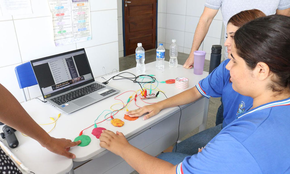 Caravana Digital chega a Ibiassucê e Bom Jesus da Lapa com tecnologia, oficinas e inovação pedagógica