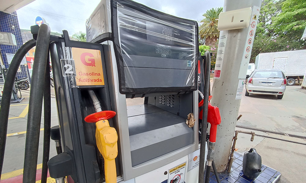 Redução de 4% da gasolina ainda não chegou em Postos de Dom Basílio e Livramento de Nossa Senhora