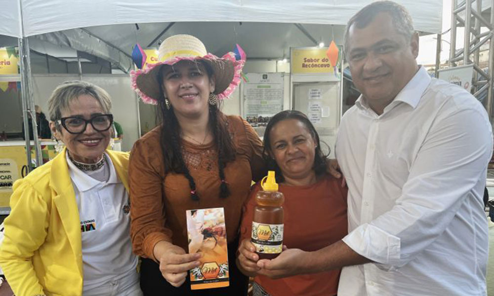 Cafeicultores e apicultores se unem para lançar novo mel Flor do Café em Barra do Choça