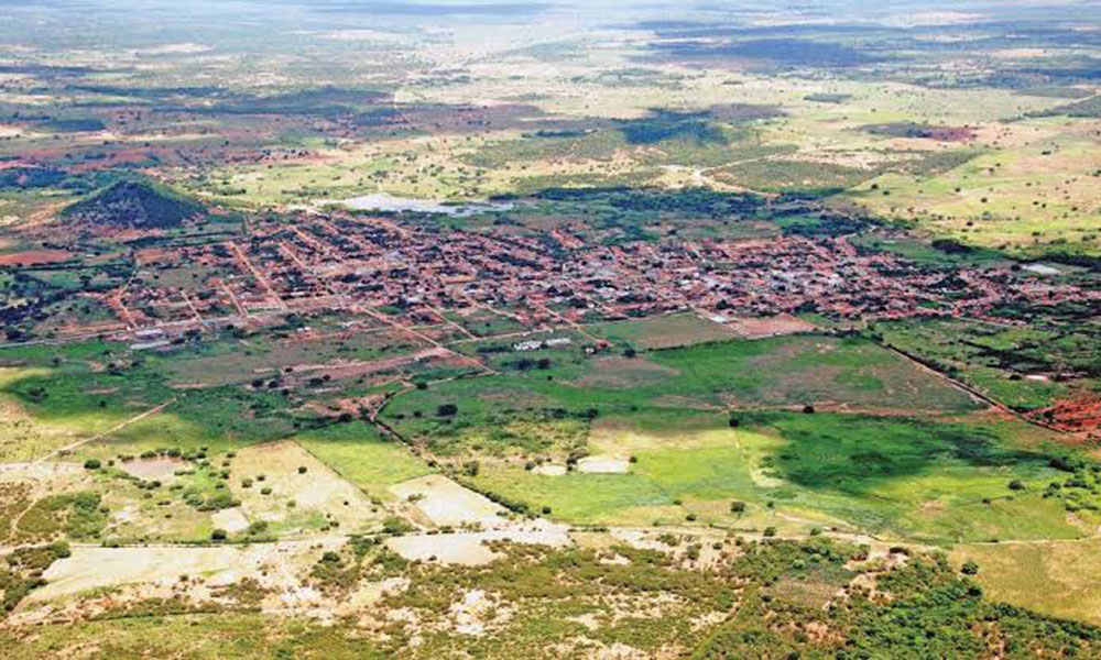 Jovens são socorridos após serem agredidos durante festa futebolística em Iuiú