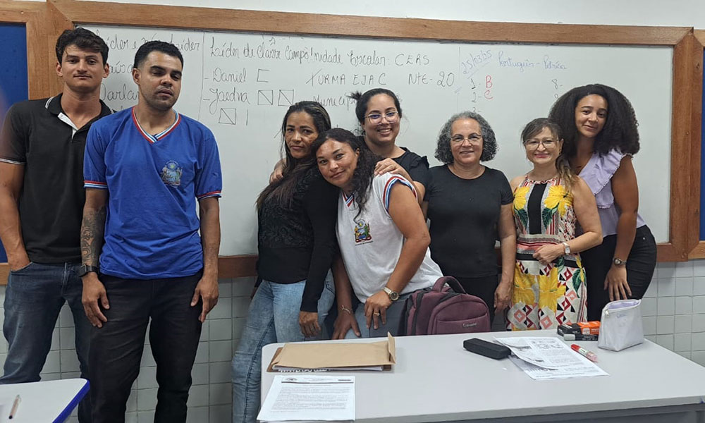 Líderes estudantis eleitos do Colégio Estadual Dr. Roberto Santos são certificados em Poções